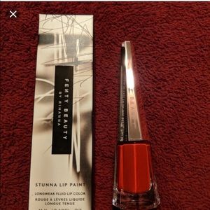 Fenty Beauty Stunna Lip Paint in uncensored (red)